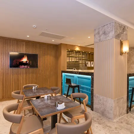 Golden Royal & Hotell 4*
