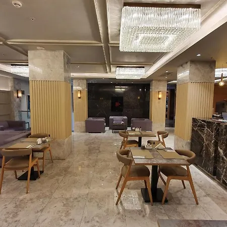 Golden Royal & Szálloda