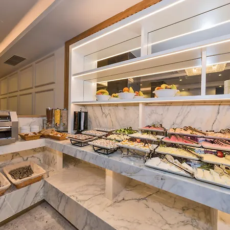 Golden Royal & Szálloda