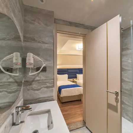 Golden Royal & Отель 4*
