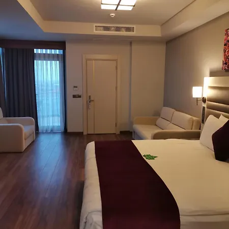 Golden Royal & Szálloda