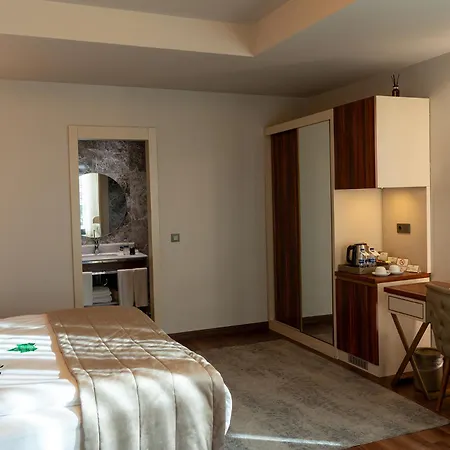 Golden Royal & Isztambul