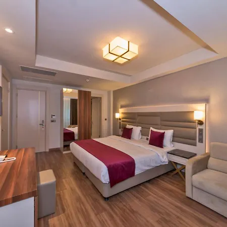 Golden Royal & Hotell 4*