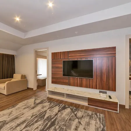 Golden Royal & Szálloda