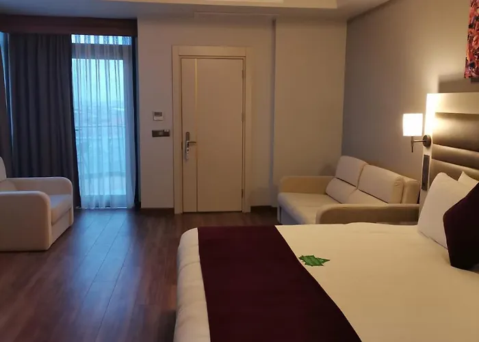 Golden Royal & Hotell