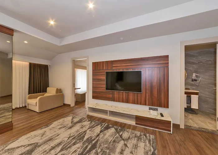 Golden Royal & Hotell