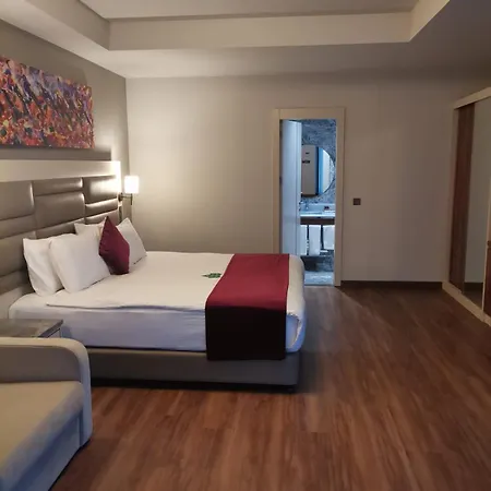 Golden Royal & Hotel 4*
